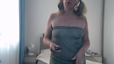 maturediana online show from August 5, 4:10 am