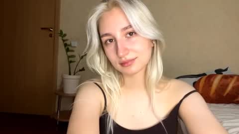 Lina online show from August 17, 11:15 am
