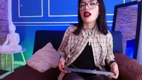 Mavis online show from August 4, 12:57 pm