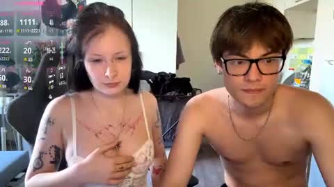 Mavis and Jade online show from July 27, 2:22 pm