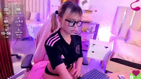 Mavis  online show from September 3, 7:28 pm