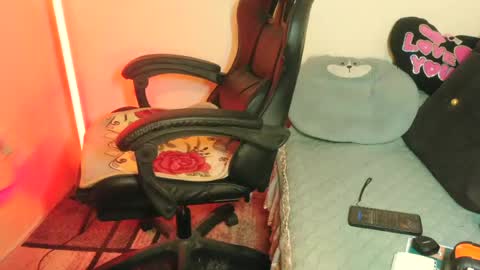    Sexy  Curvy online show from September 4, 10:41 am