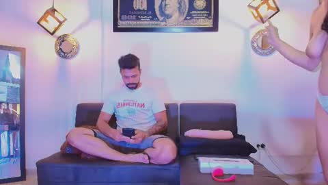 Max and ashley online show from August 6, 7:35 pm