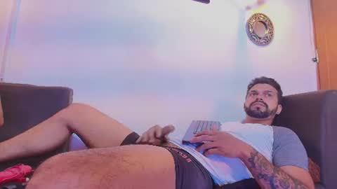 Max and ashley online show from August 8, 1:55 pm