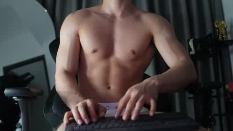 Max Cortes online show from June 18, 5:18 am