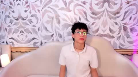 Max online show from August 9, 3:02 pm