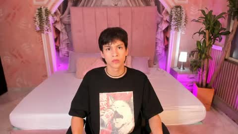Max online show from August 11, 3:52 am