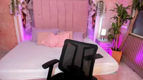 Max online show from August 11, 4:58 am