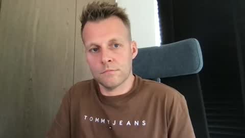 Max take off clothes online show from June 1, 8:39 am