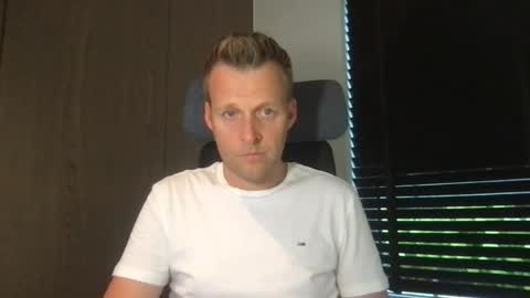 Max take off clothes online show from August 27, 7:16 am