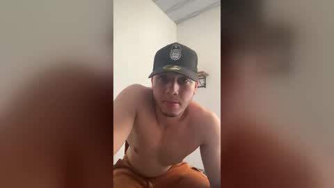 max_valiant1 online show from August 10, 4:19 pm