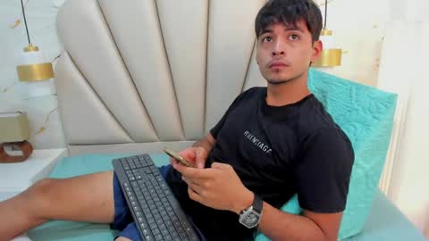 max_wine_ online show from April 23, 12:42 pm