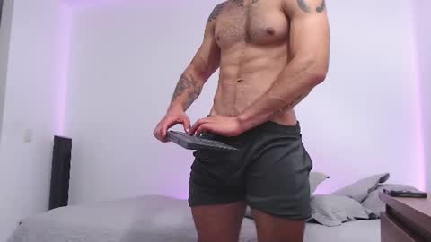 max_xl_ online show from August 9, 4:30 pm