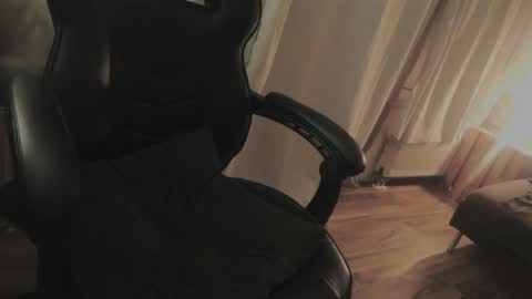 maxcamlove online show from August 13, 4:04 am