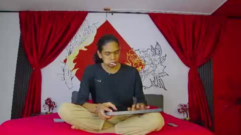 Maxi  Max online show from August 8, 7:25 pm