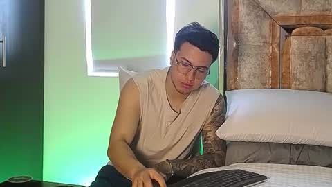 Maximilian online show from August 8, 4:07 pm