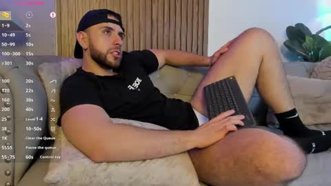Maximo Wolf online show from August 6, 2:10 am