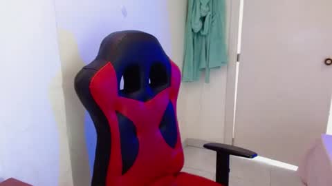 maxinesex_ online show from August 12, 4:20 pm