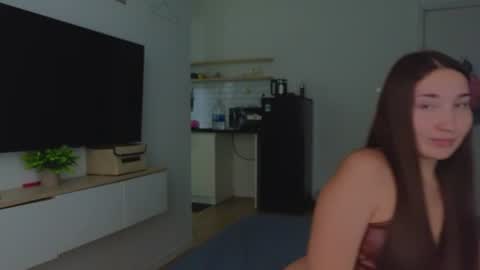 Dani and May online show from July 1, 9:32 am