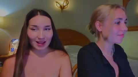 Dani and May online show from July 4, 3:25 pm