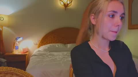 Dani and May online show from July 4, 4:31 pm