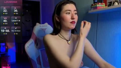 may_may_moon online show from May 19, 11:05 pm