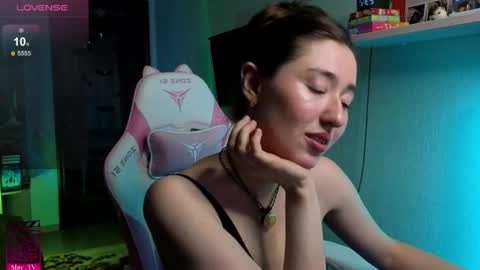 may_may_moon online show from June 16, 8:29 pm
