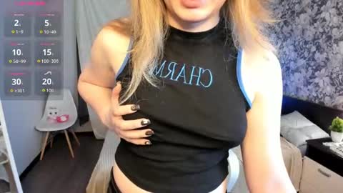 Leila online show from August 2, 2:02 pm