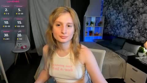 Leila online show from August 5, 1:42 pm