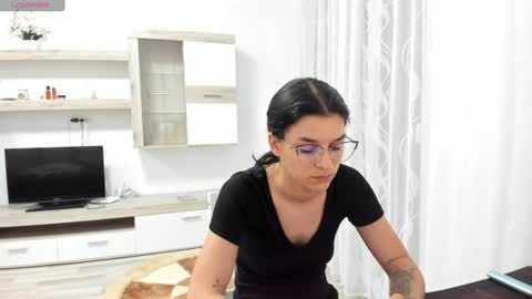 Maya online show from June 25, 6:44 pm