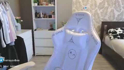 Maya online show from August 17, 3:33 am
