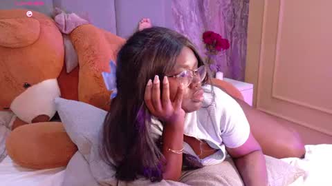 Leia Pie online show from August 2, 3:02 am