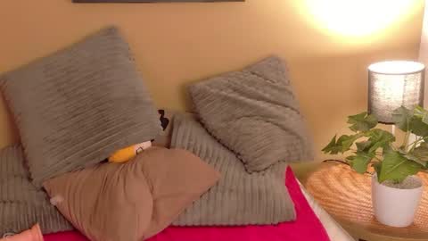 maya_house online show from August 13, 5:43 am