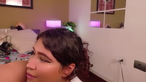 maya_house online show from August 14, 4:38 am