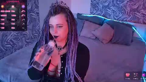 Maya Mils online show from August 13, 5:32 am