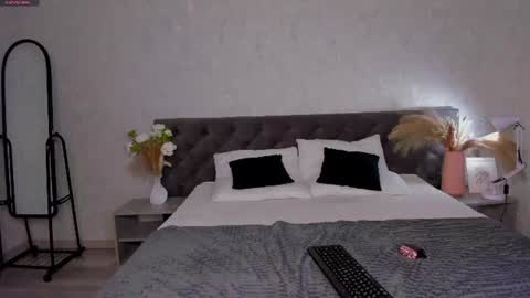 Maya online show from August 7, 1:38 am
