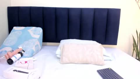 mayaevansmg online show from August 12, 12:07 pm