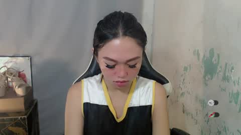 mayasally_ online show from August 14, 11:03 am