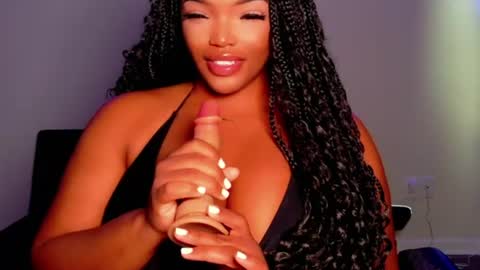 MayBabi online show from July 16, 3:02 pm
