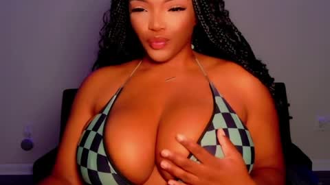 MayBabi online show from July 25, 10:30 am