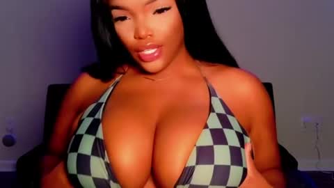 MayBabi online show from August 8, 11:38 pm