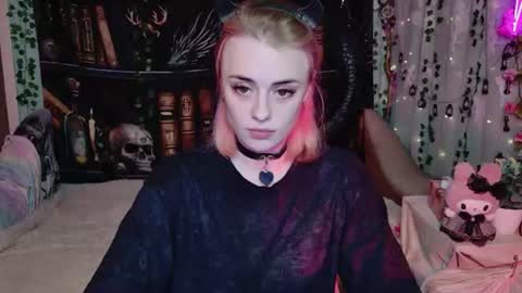 maybe_yours333 online show from June 26, 5:38 pm