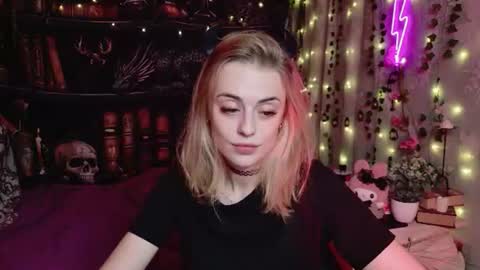 maybe_yours333 online show from August 5, 12:03 pm