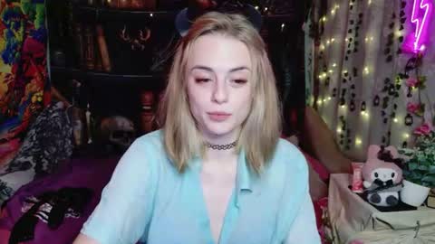 maybe_yours333 online show from August 7, 2:06 pm