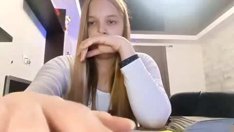 Lina online show from August 3, 5:53 pm