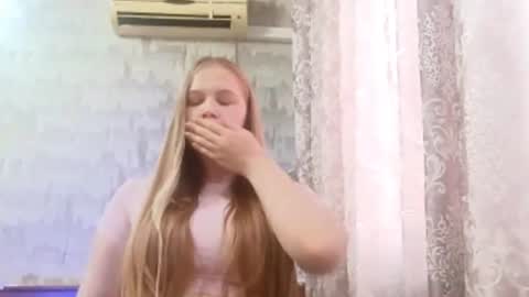 Lina online show from August 4, 2:03 pm