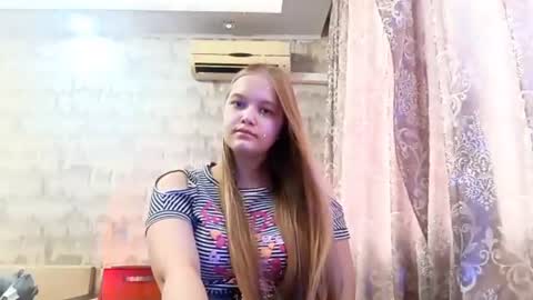 Lina online show from August 5, 1:31 pm