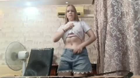 Lina online show from August 8, 5:35 pm
