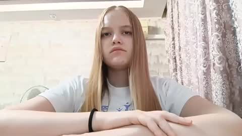 Lina online show from August 12, 1:46 pm