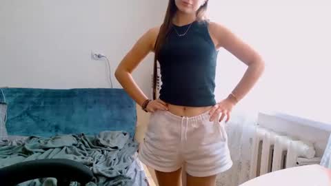 maybloom_ online show from August 5, 7:17 am